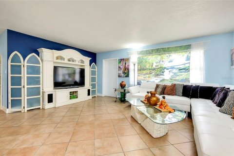 House in Punta Gorda, Florida 2 bedrooms, 129.32 sq.m. № 1242981 - photo 8