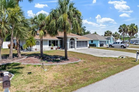 House in North Port, Florida 3 bedrooms, 174.84 sq.m. № 1242956 - photo 7