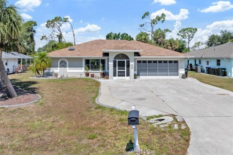 House in North Port, Florida 3 bedrooms, 174.84 sq.m. № 1242956 - photo 1