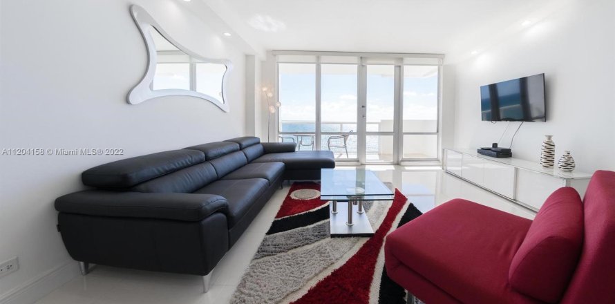 Condominio en Miami Beach, Florida, 2 dormitorios  № 8177