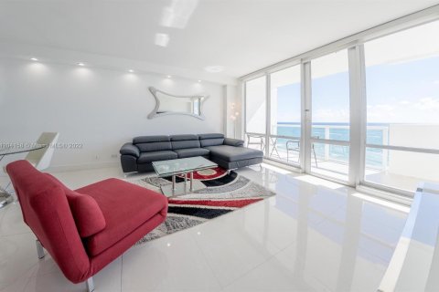 Condominio en alquiler en Miami Beach, Florida, 2 dormitorios, 86.4 m2 № 8177 - foto 3