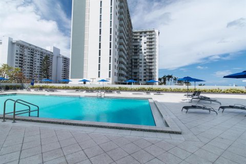 Condominio en alquiler en Miami Beach, Florida, 2 dormitorios, 86.4 m2 № 8177 - foto 24