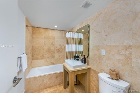 Condominio en alquiler en Miami Beach, Florida, 3 dormitorios, 156.73 m2 № 2553 - foto 12