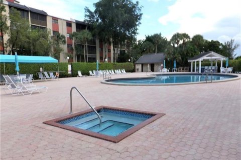 Copropriété à vendre à Pompano Beach, Floride: 2 chambres, 129.97 m2 № 850163 - photo 8
