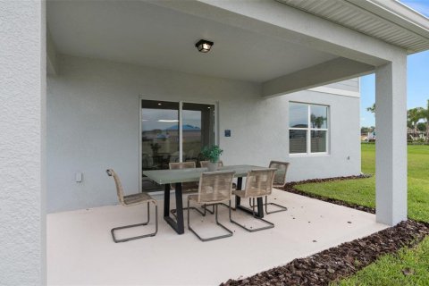 House in Davenport, Florida 4 bedrooms, 204.66 sq.m. № 1363946 - photo 18