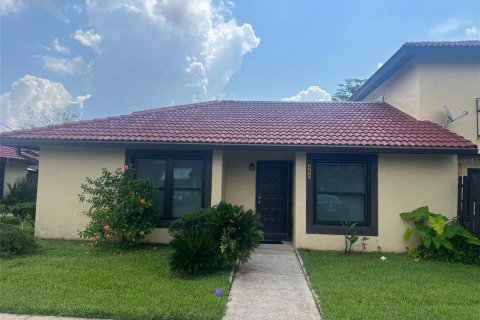 Adosado en venta en Kissimmee, Florida, 2 dormitorios, 96.43 m2 № 1363944 - foto 1