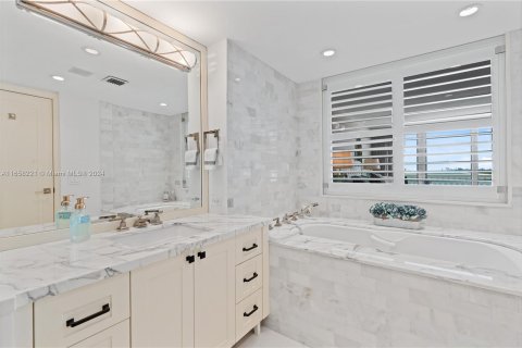 Copropriété à vendre à Fort Lauderdale, Floride: 2 chambres, 186.08 m2 № 1364830 - photo 19