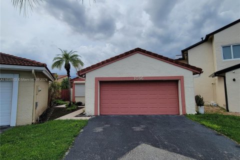 Casa en venta en Miami, Florida, 3 dormitorios, 169.45 m2 № 1364857 - foto 1