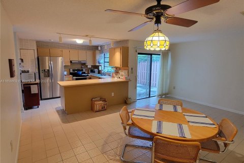 Casa en venta en Miami, Florida, 3 dormitorios, 169.45 m2 № 1364857 - foto 3