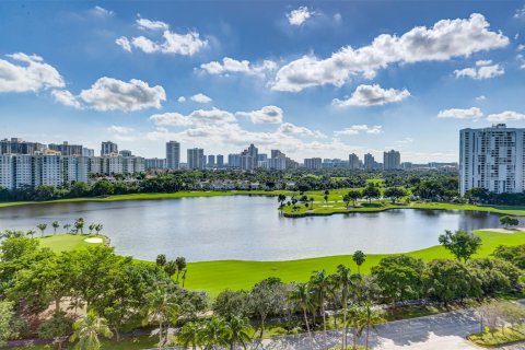 Condo in Aventura, Florida, 2 bedrooms  № 1183538 - photo 1