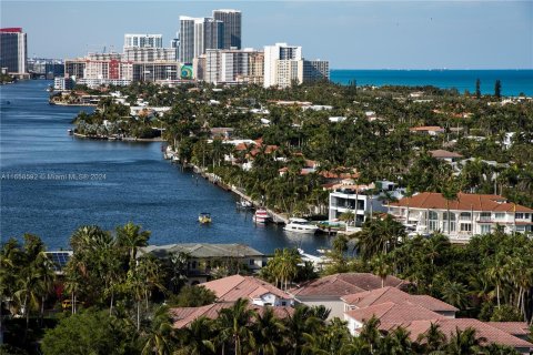 Copropriété à louer à Sunny Isles Beach, Floride: 2 chambres, 142.79 m2 № 1367070 - photo 1