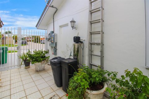 Casa en venta en Miami, Florida, 4 dormitorios, 181.25 m2 № 1367145 - foto 24