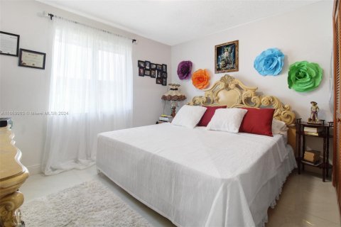 Casa en venta en Miami, Florida, 4 dormitorios, 181.25 m2 № 1367145 - foto 13