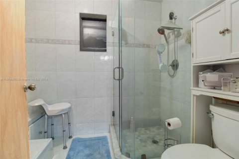 Casa en venta en Miami, Florida, 4 dormitorios, 181.25 m2 № 1367145 - foto 16