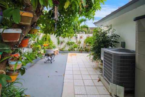 Casa en venta en Miami, Florida, 4 dormitorios, 181.25 m2 № 1367145 - foto 22