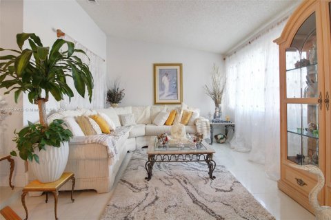 Casa en venta en Miami, Florida, 4 dormitorios, 181.25 m2 № 1367145 - foto 5