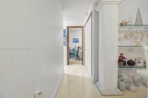 Casa en venta en Miami, Florida, 4 dormitorios, 181.25 m2 № 1367145 - foto 8