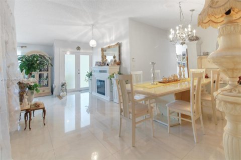 Villa ou maison à vendre à Miami, Floride: 4 chambres, 181.25 m2 № 1367145 - photo 6