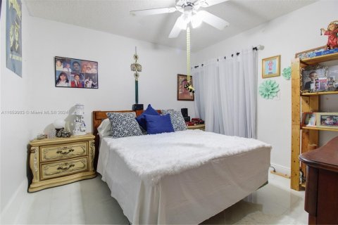 Casa en venta en Miami, Florida, 4 dormitorios, 181.25 m2 № 1367145 - foto 9