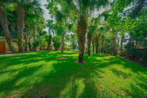 Commercial property in Stuart, Florida № 815866 - photo 1
