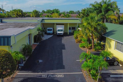 Commercial property in Stuart, Florida № 815866 - photo 3