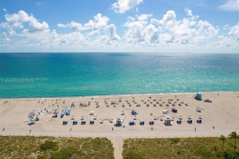 Condo in Miami Beach, Florida, 1 bedroom  № 1236753 - photo 23