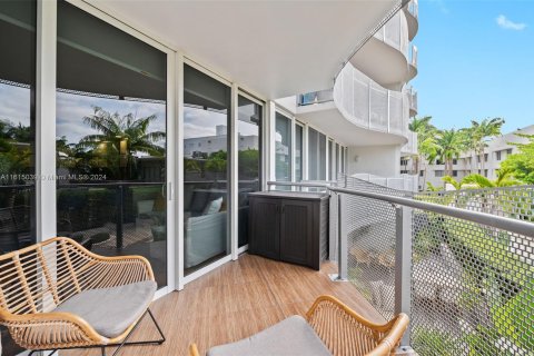 Condo in Miami Beach, Florida, 1 bedroom  № 1236753 - photo 11