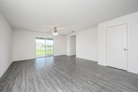 House in Vero Beach, Florida 4 bedrooms, 171.96 sq.m. № 1080540 - photo 10