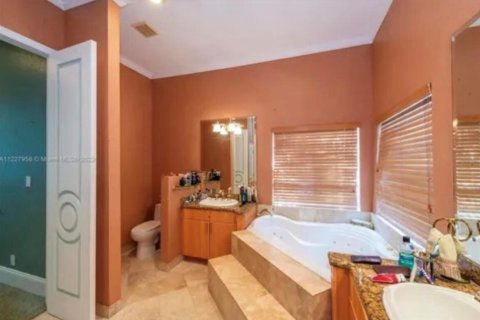 Villa ou maison à vendre à Pompano Beach, Floride: 5 chambres, 449.28 m2 № 816011 - photo 24