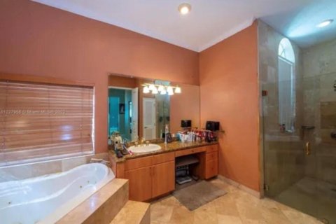 Villa ou maison à vendre à Pompano Beach, Floride: 5 chambres, 449.28 m2 № 816011 - photo 25