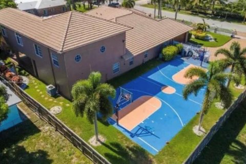 Villa ou maison à vendre à Pompano Beach, Floride: 5 chambres, 449.28 m2 № 816011 - photo 2