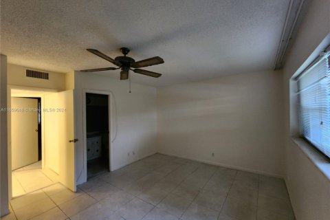 Condo in Lauderdale Lakes, Florida, 2 bedrooms  № 1364873 - photo 6