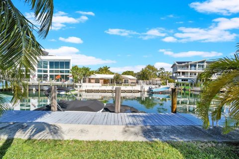 Villa ou maison à louer à North Miami, Floride: 4 chambres, 204.38 m2 № 1364844 - photo 5