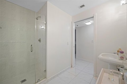 Copropriété à vendre à Coral Gables, Floride: 3 chambres, 116.13 m2 № 1369251 - photo 15