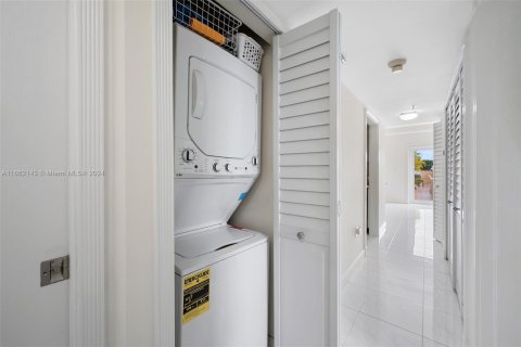 Copropriété à vendre à Coral Gables, Floride: 3 chambres, 116.13 m2 № 1369251 - photo 12