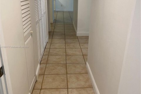 Copropriété à louer à Miami, Floride: 3 chambres, 107.02 m2 № 1369150 - photo 3