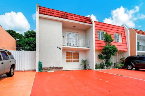 Touwnhouse à vendre à Hialeah, Floride: 2 chambres, 139.35 m2 № 1369198 - photo 1