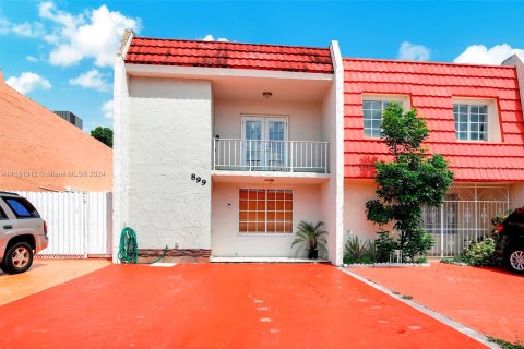 Adosado en venta en Hialeah, Florida, 2 dormitorios, 139.35 m2 № 1369198 - foto 2