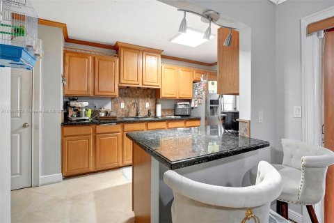 Adosado en venta en Hialeah, Florida, 2 dormitorios, 139.35 m2 № 1369198 - foto 26