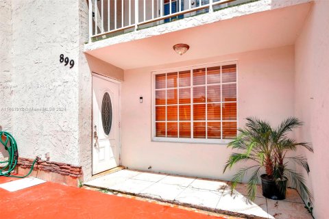 Townhouse in Hialeah, Florida 2 bedrooms, 139.35 sq.m. № 1369198 - photo 4