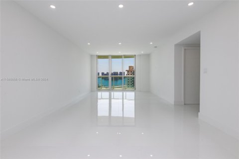 Condominio en venta en Sunny Isles Beach, Florida, 2 dormitorios, 93.37 m2 № 1172638 - foto 8