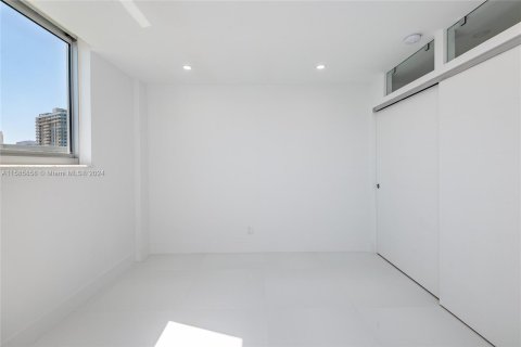 Condominio en venta en Sunny Isles Beach, Florida, 2 dormitorios, 93.37 m2 № 1172638 - foto 21