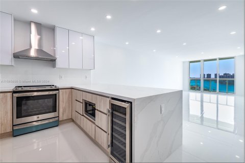 Copropriété à vendre à Sunny Isles Beach, Floride: 2 chambres, 93.37 m2 № 1172638 - photo 1