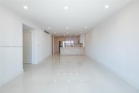 Condominio en venta en Sunny Isles Beach, Florida, 2 dormitorios, 93.37 m2 № 1172638 - foto 11