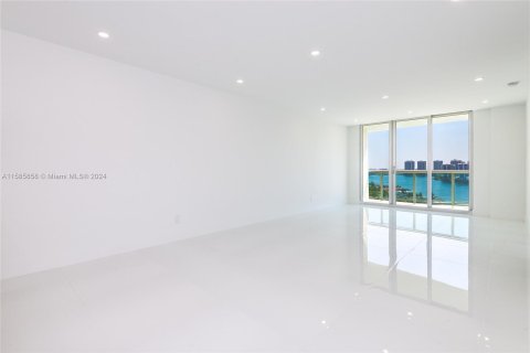 Condominio en venta en Sunny Isles Beach, Florida, 2 dormitorios, 93.37 m2 № 1172638 - foto 9