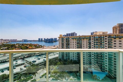 Condominio en venta en Sunny Isles Beach, Florida, 2 dormitorios, 93.37 m2 № 1172638 - foto 26