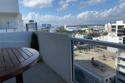 Condominio en alquiler en Miami Beach, Florida, 1 dormitorio, 82.68 m2 № 4686 - foto 3