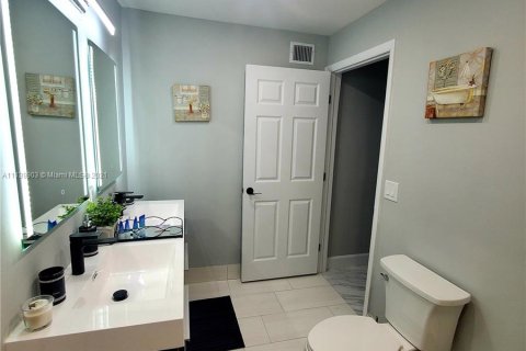 Casa en alquiler en Fort Lauderdale, Florida, 4 dormitorios, 184.32 m2 № 4688 - foto 22