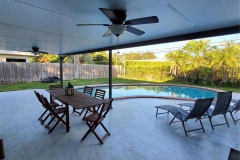 Casa en alquiler en Fort Lauderdale, Florida, 4 dormitorios, 184.32 m2 № 4688 - foto 27
