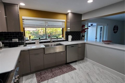 Casa en alquiler en Fort Lauderdale, Florida, 4 dormitorios, 184.32 m2 № 4688 - foto 8